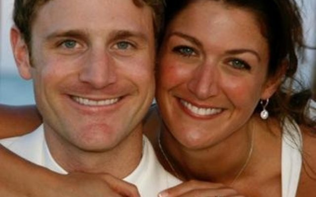 Wyle Chris Tallman, wat tydens die destydse haaiboottragedie verdrink het, en sy eggenote, Sarah op hul huweliksdag  in 2007 in Mexiko  (Foto: Die Burger, 14 Februarie 2014)